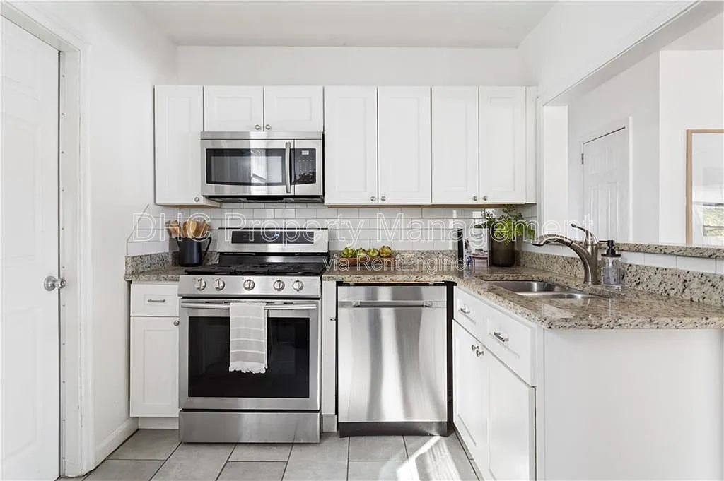 Charming and Cozy with Spacious Layout Home • Minutes to BeltLine & West End property image