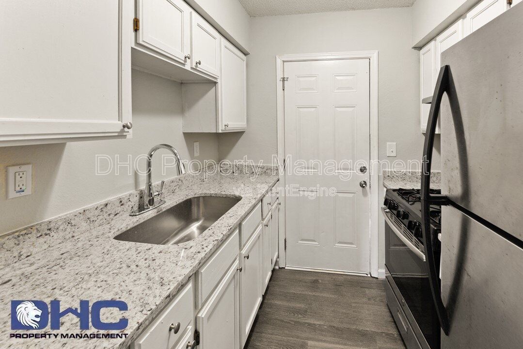 BeltLine Access Living — Modern 2BR in West End property image